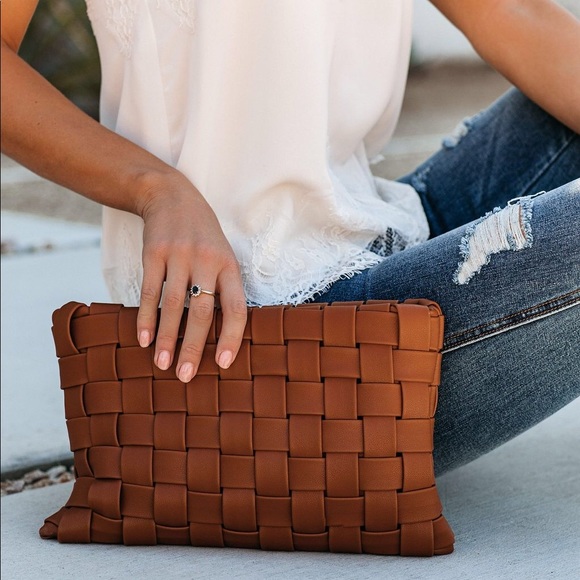 Wild Luxe Handbags - 5🌟 BESTSELLER Tan Leather Woven Crossbody/Clutch